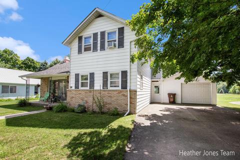 1946 D St, Mcbride, MI 48852 photo 1