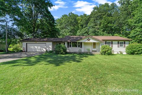 255 E 96th St, Newaygo, MI 49337 photo 1