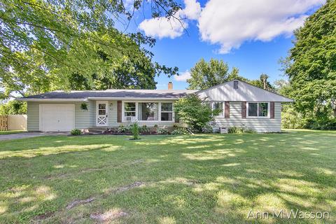 415 Crescent Dr, Edmore, MI 48829 photo 1