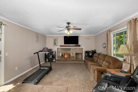 415 Crescent Dr, Edmore, MI 48829 photo 6