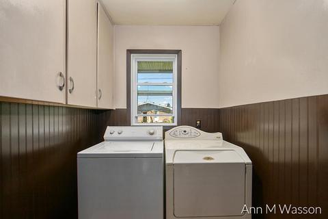 415 Crescent Dr, Edmore, MI 48829 photo 8