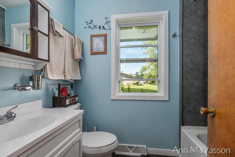 415 Crescent Dr, Edmore, MI 48829 photo 13