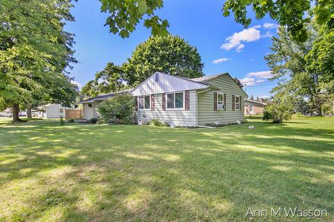 415 Crescent Dr, Edmore, MI 48829 photo 2