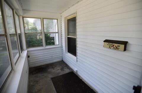 418 N Elm Ave, Jackson, MI 49202 photo 2