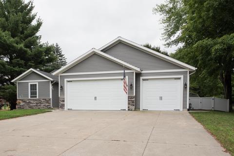 322 E Maple St, Wayland, MI 49348 photo 2