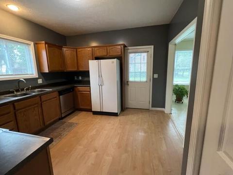 500 Elm St, Three Rivers, MI 49093 photo 4