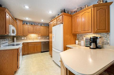 5648 Holly Dr, Jackson, MI 49201 photo 3