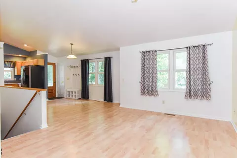413 W Grant St, Plainwell, MI 49080 photo 4