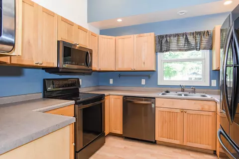 413 W Grant St, Plainwell, MI 49080 photo 5