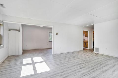863 E Green St, Marshall, MI 49068 photo 12