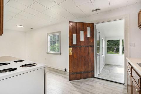 863 E Green St, Marshall, MI 49068 photo 9