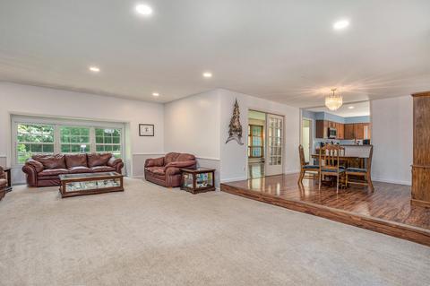 215 Wickenham Dr, Spring Arbor, MI 49283 photo 8