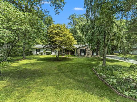 215 Wickenham Dr, Spring Arbor, MI 49283 photo 2