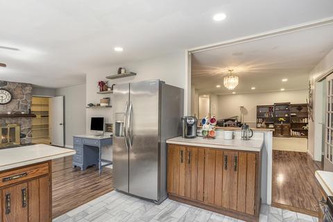 215 Wickenham Dr, Spring Arbor, MI 49283 photo 12