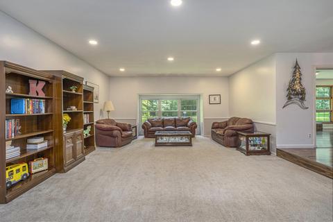 215 Wickenham Dr, Spring Arbor, MI 49283 photo 6