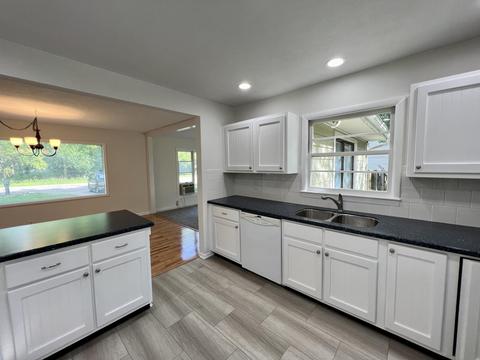 513 Brewer St, Marshall, MI 49068 photo 9