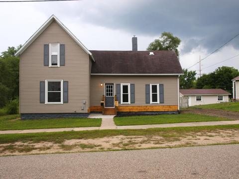 311 Leonard St, Belding, MI 48809 photo 1