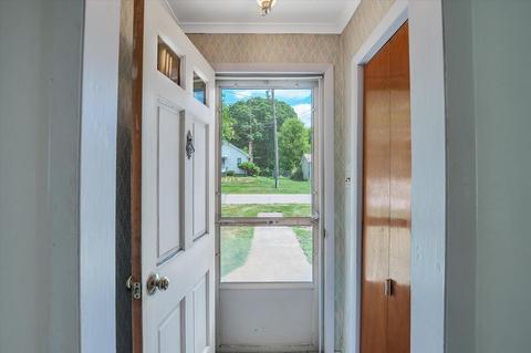 548 Pershing Ave, Jackson, MI 49203 photo 4