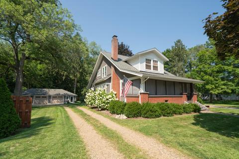 624 S Main St, Plainwell, MI 49080 photo 2