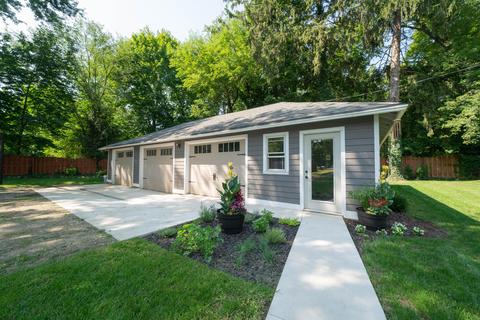 624 S Main St, Plainwell, MI 49080 photo 4