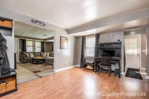317 King St, Lowell, MI 49331 photo 9