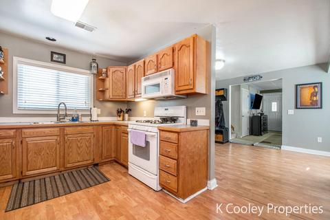 317 King St, Lowell, MI 49331 photo 12