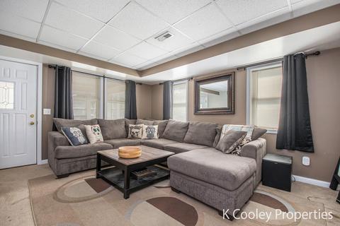 317 King St, Lowell, MI 49331 photo 6