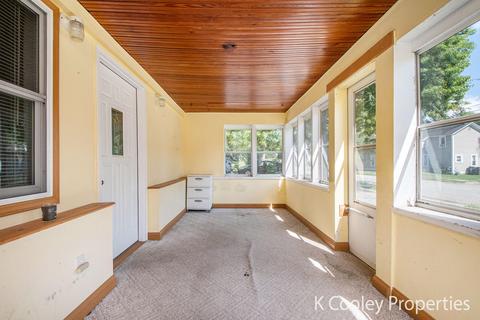 317 King St, Lowell, MI 49331 photo 5