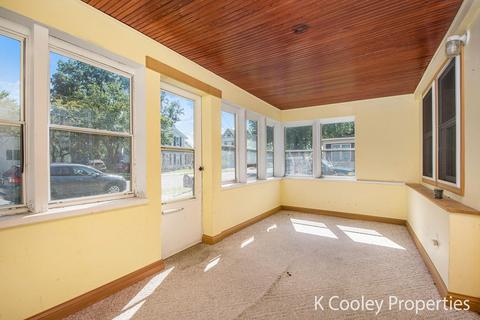 317 King St, Lowell, MI 49331 photo 4