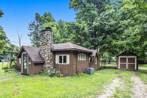 519 Oak St, Three Rivers, MI 49093 photo 1