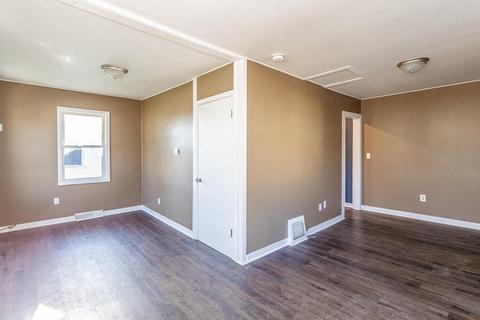612 Wayne St, Jackson, MI 49202 photo 4