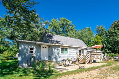 1283 2nd St, Plainwell, MI 49080 photo 1