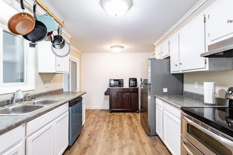902 Loomis St, Jackson, MI 49202 photo 4