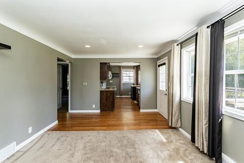 104 Bradley Dr, Jackson, MI 49201 photo 2