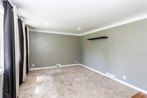 104 Bradley Dr, Jackson, MI 49201 photo 5