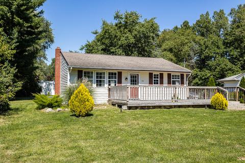 104 Bradley Dr, Jackson, MI 49201 photo 1