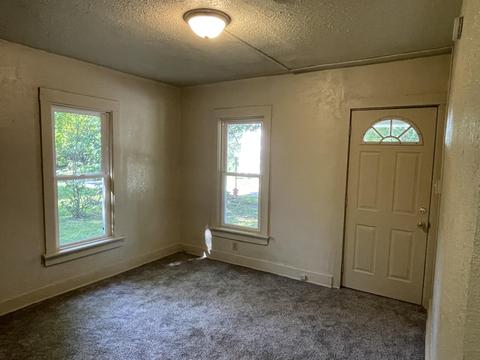 653 Chester St, Jackson, MI 49203 photo 4