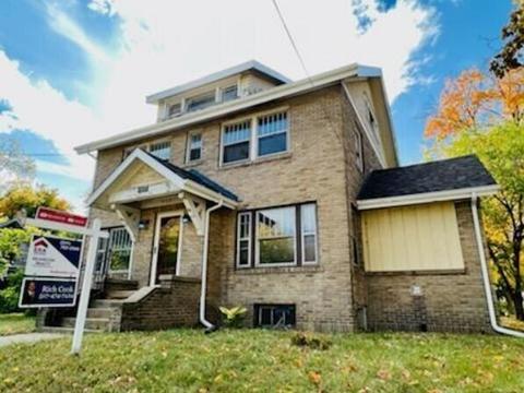 902 1st St, Jackson, MI 49203 photo 2