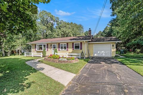 340 N 32nd St, Springfield, MI 49037 photo 2