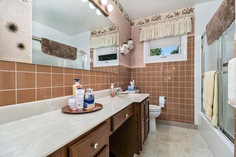 340 N 32nd St, Springfield, MI 49037 photo 12