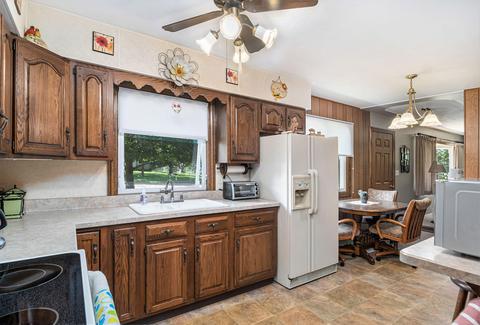 340 N 32nd St, Springfield, MI 49037 photo 4