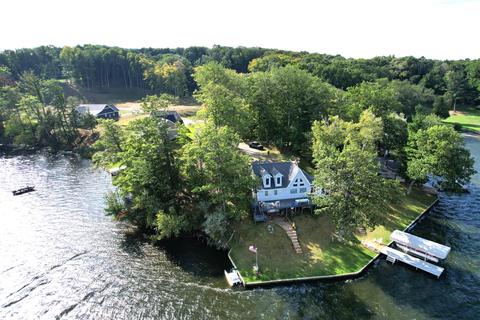 5788 W Barnhart Rd, Ludington, MI 49431