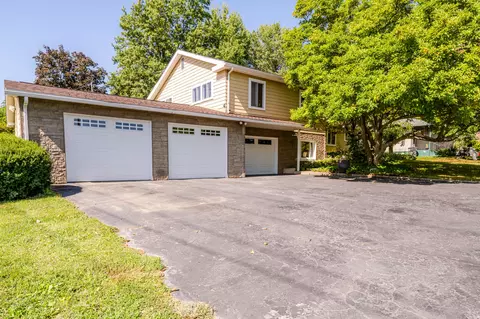 7460 Linn St, Eau Claire, MI 49111