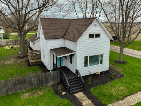 211 Beech St, Three Oaks, MI 49128 photo 2