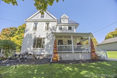 420 E Bridge St, Lyons, MI 48851 photo 2