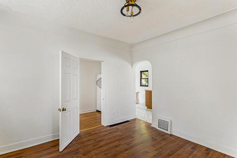 410 Bates St, Jackson, MI 49202 photo 8