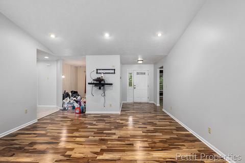 7144 Riverwood Dr, Belding, MI 48809 photo 4