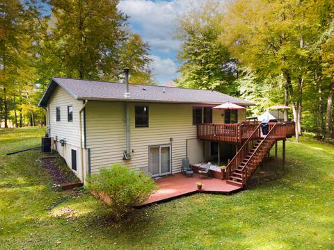 6709 E Carrigan Dr, Newaygo, MI 49337 photo 2