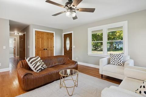 6 Walnut St, Three Oaks, MI 49128 photo 2