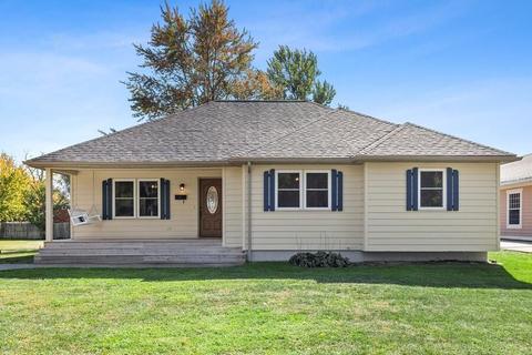 6 Walnut St, Three Oaks, MI 49128 photo 1